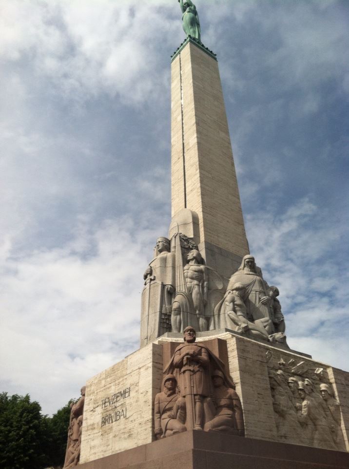 Freedom Monument - Que hacer en Riga, Letonia - Traveleira.com