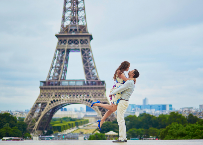 hooking up while traveling in Paris