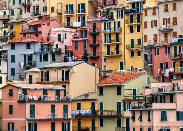 cinque terre is one of the most amazing travel experiences in Italy