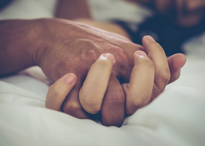 Holding hands while couples sex travel