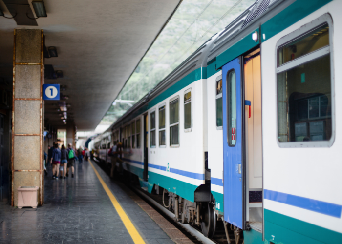 tren en andén en Italia