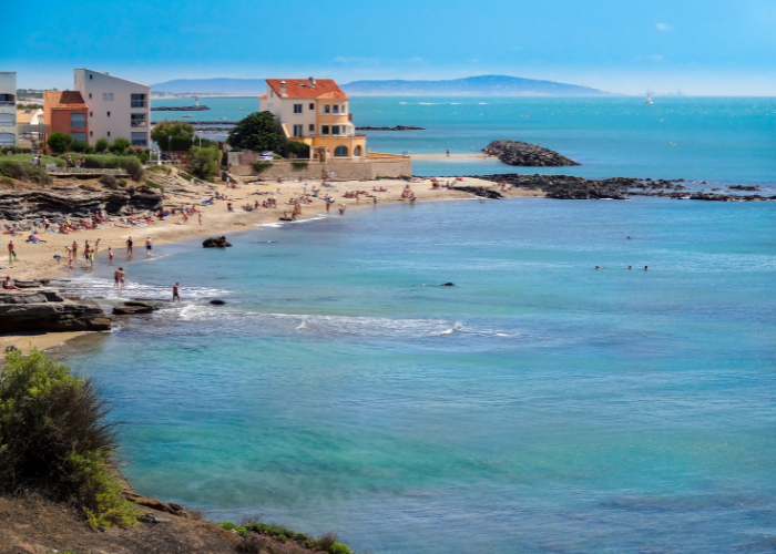 Las Mejores Playas Nudistas en el Mundo 2026 2 The coastal view of Cap D'Agde, one of the best nude beaches in the world located in France