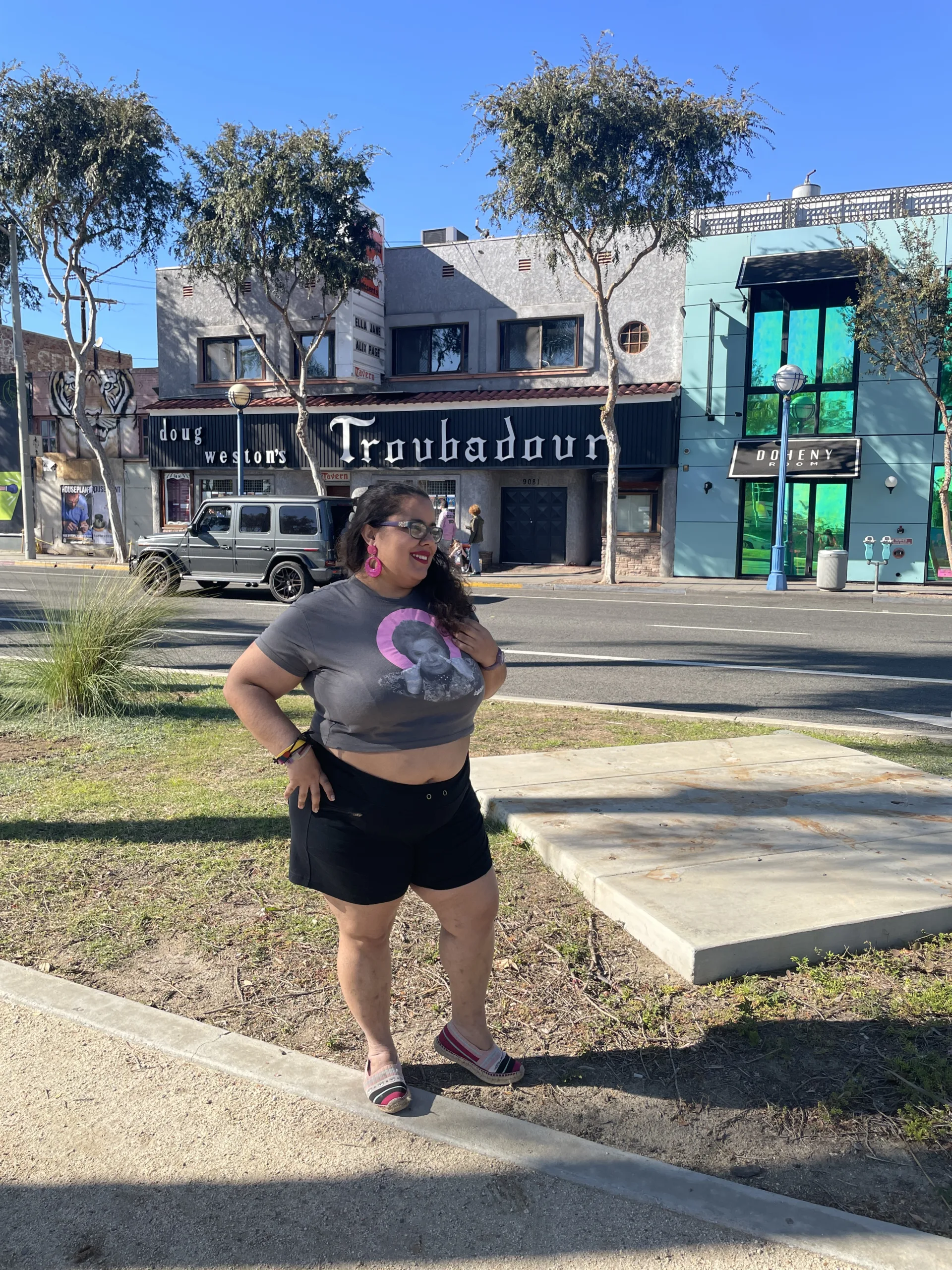 Solo Female Travel Blog | Traveleira – Inspiring Women to Travel 7 Brenda standing on a sidewalk in front of buildings