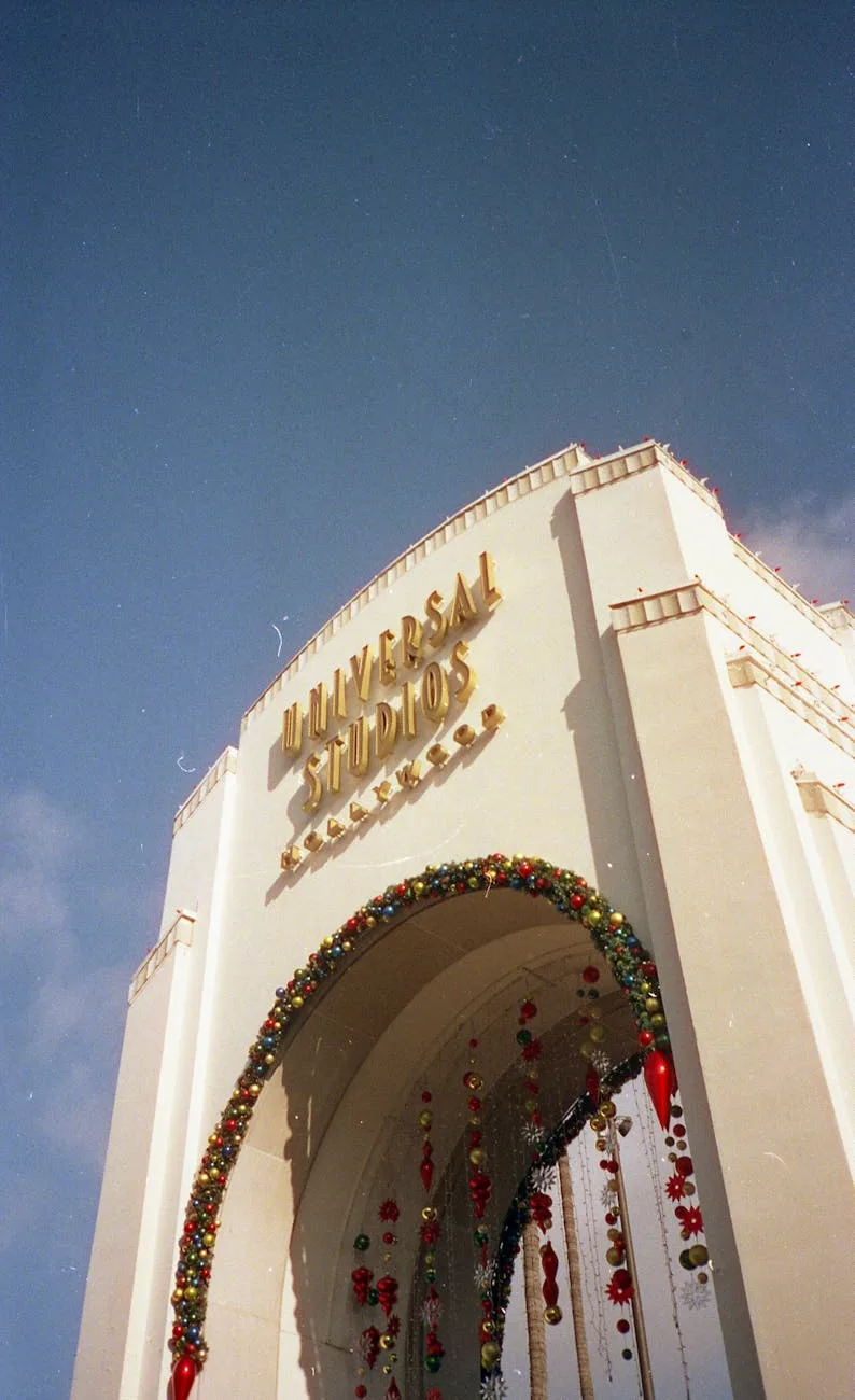 Lugares Para Visitar en Los Angeles en 2026 3 entrance to universal studios amusement park