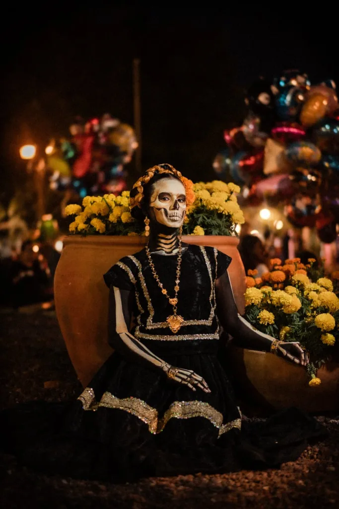 Donde Viajar en Halloween 2026 4 day of the dead celebration with skeleton costume