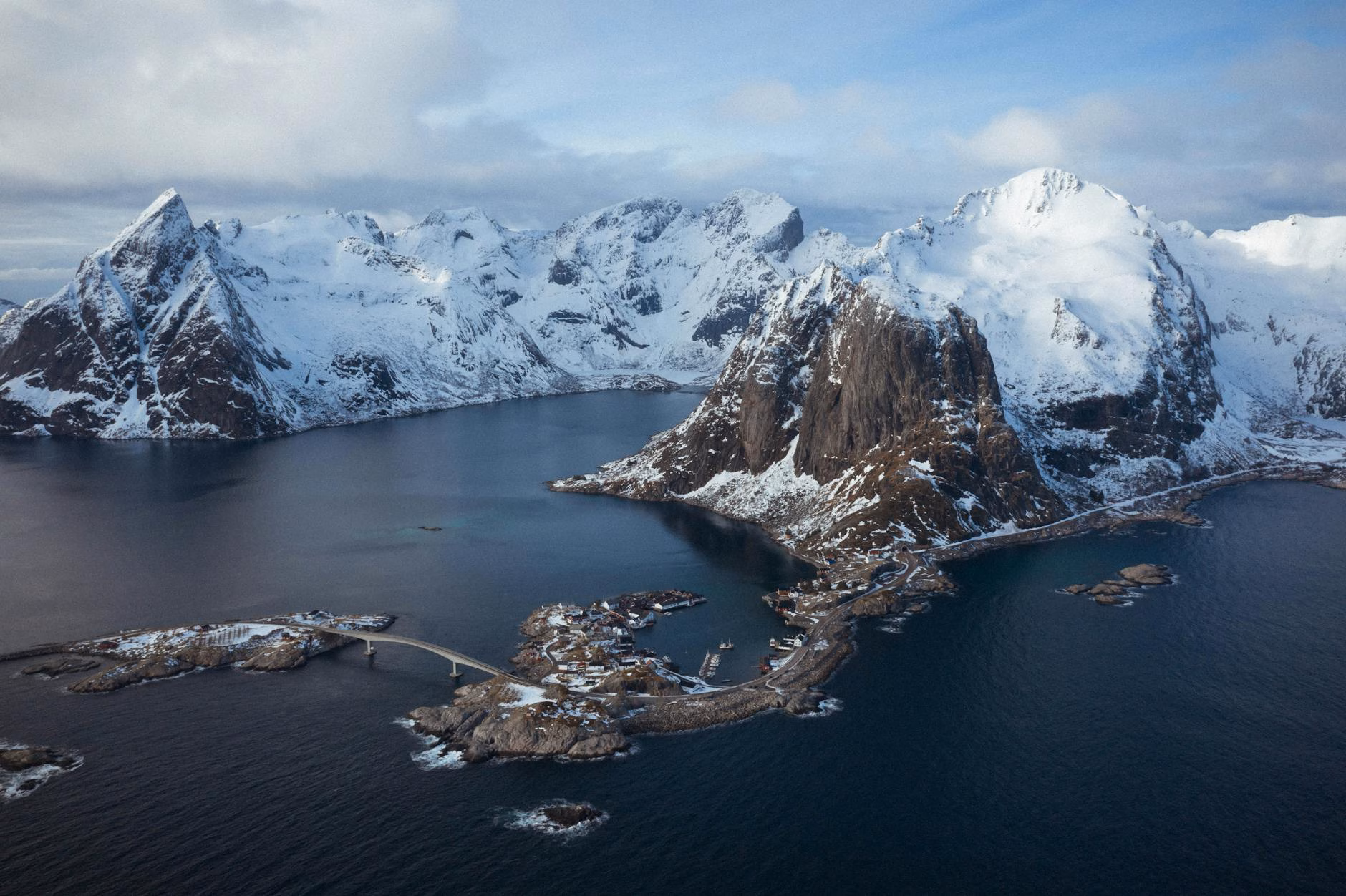 10 Rutas en Tren por Europa que Debes Hacer 11 aerial shot of fjords in winter