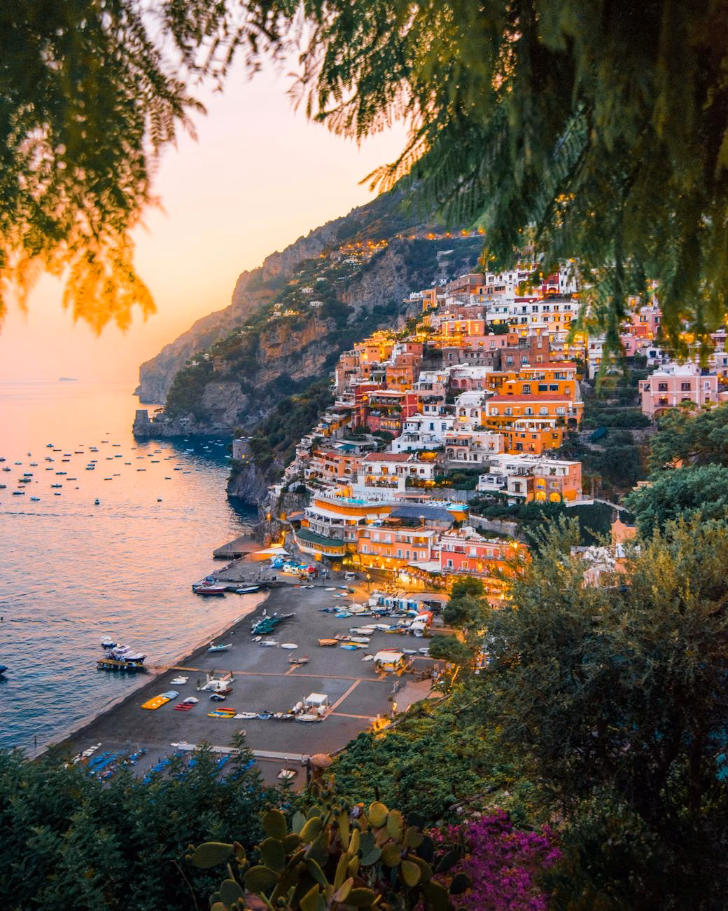 10 Rutas en Tren por Europa que Debes Hacer 5 colorful cliffside village