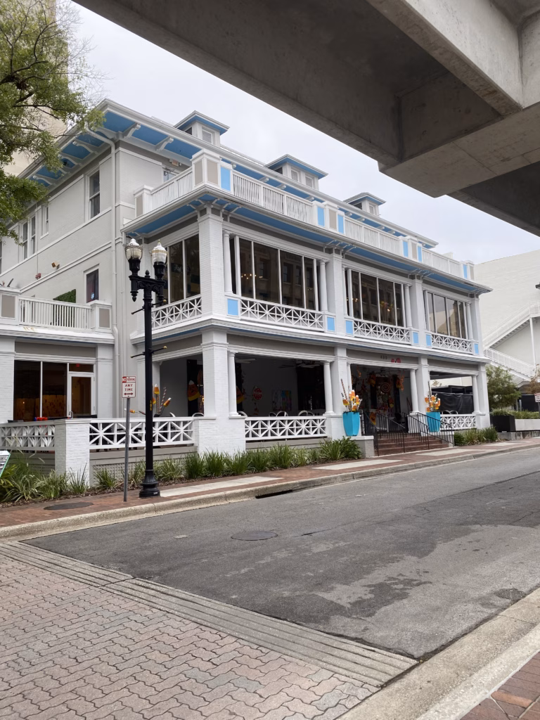 Que Hacer en Jacksonville en 3 Días 1 Visitar Sweet Pete's Candy Shop es una de las cosas que hacer en Jacksonville. Esta en un edificio antiguo justo en el centro.
